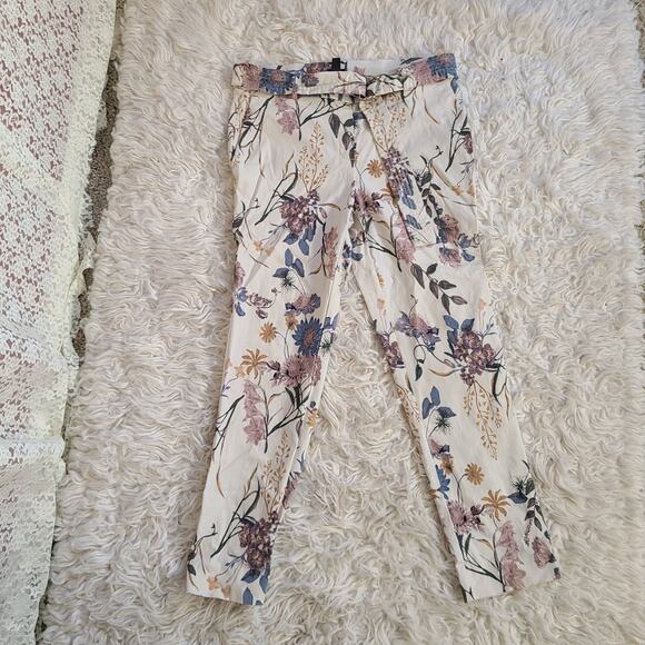 One by Chapter one white floral pants with belt and pockets size medium - Picture 1 of 11